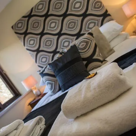 Tethera At Coal Yeat Daire Spark Bridge